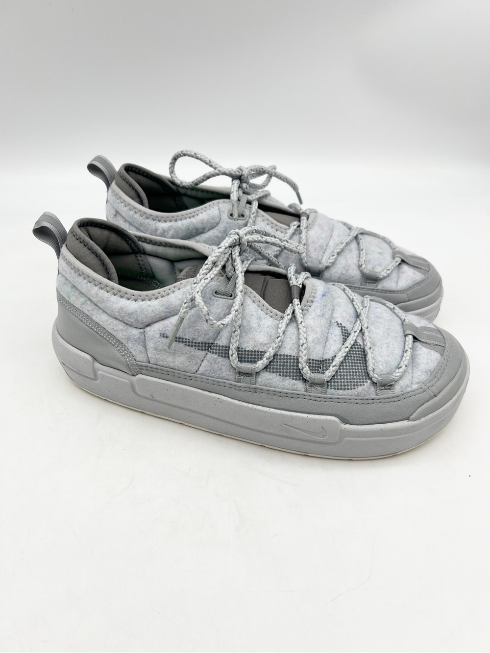 Nike Grey Low-Top Sneakers with Green Insole